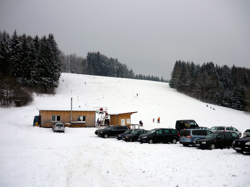 Der Skilift transportiert auch Schlitten und SnowoardfahrerTraumhafter Skispaß im Neumarkter Land