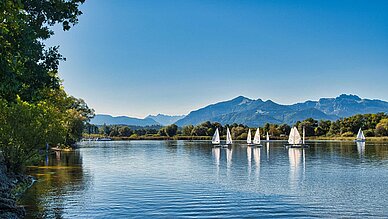 Den Chiemsee mit dem Boot erkunden - Blick auf den Chiemsee