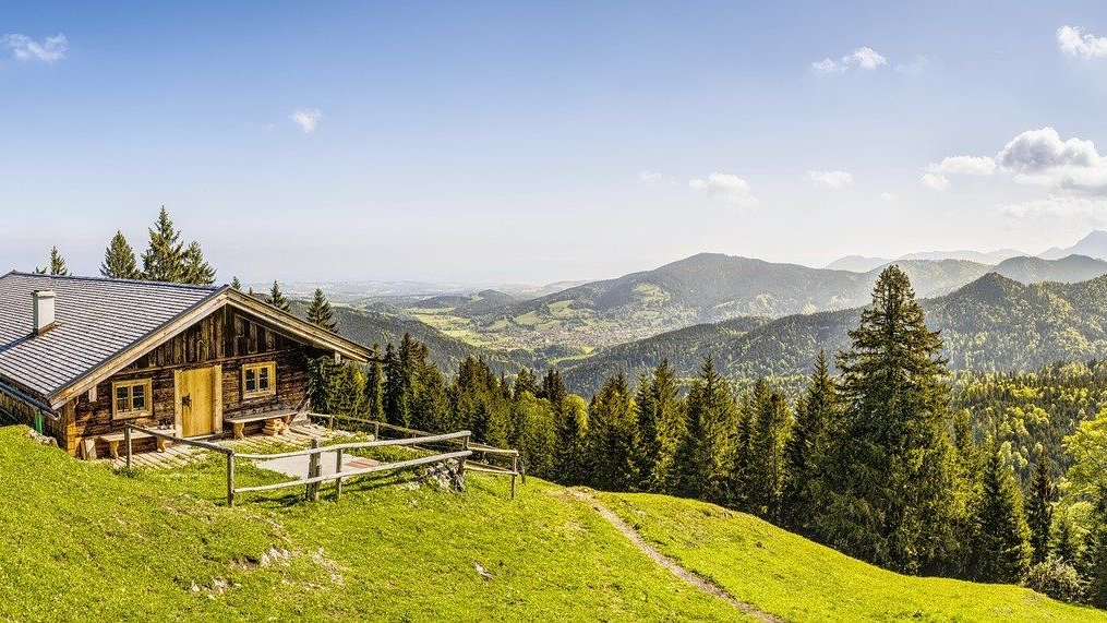 Urlaub daheim - Alpen, Berge mit Hütte