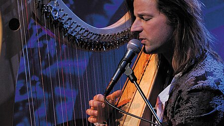 Keltische Weihnacht in Eibach - Andy Lang an der Harfe