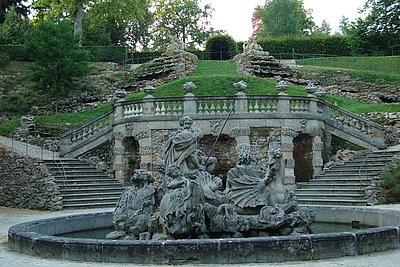 Wasserkaskade mit Neptunbrunnen in Eckersdorf in der Fränkischen Schweiz