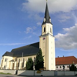 Kirche in Peterskirchen - Aussenansicht