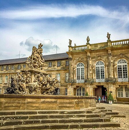 Bayreuther Geheimnisse - Neues Schloss mit Brunnen