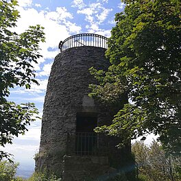 In der Umgebung unterwegs - Aussichtsturm auf dem Hirschenstein