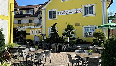 Fränkische Gemütlichkeit unter freiem Himmel - der Biergarten des Landgasthofs Krug Fränkische Gemütlichkeit unter freiem Himmel - der Biergarten des Landgasthofs Krug