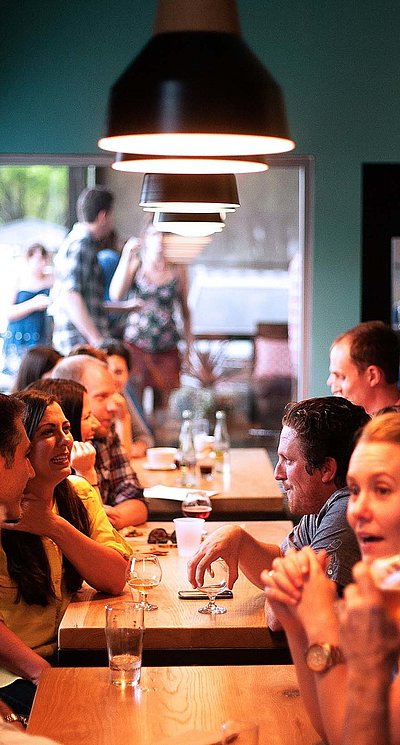 Gastronomie für Gruppen in Mittelfranken - im Restaurant; volle Gruppentische