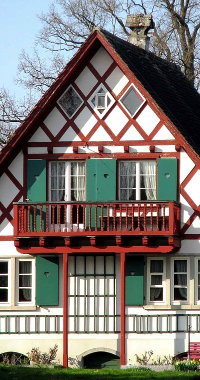 Pauschalangebote zu Feiertagen im Ostallgäu - großes Haus im bayerischen Stil 