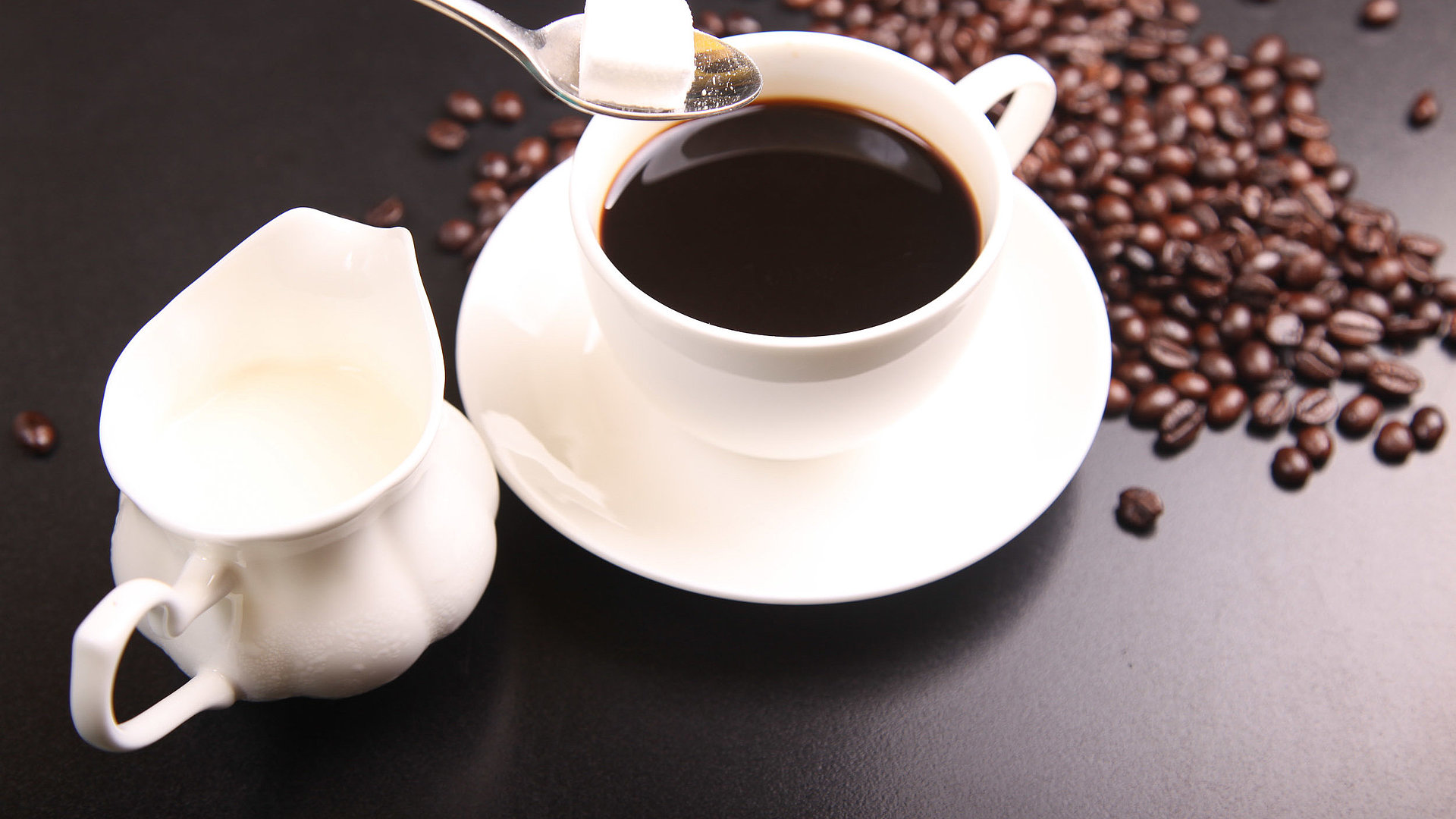 Cafés in der Fränkischen Schweiz - Tasse Kaffe mit Milch 
