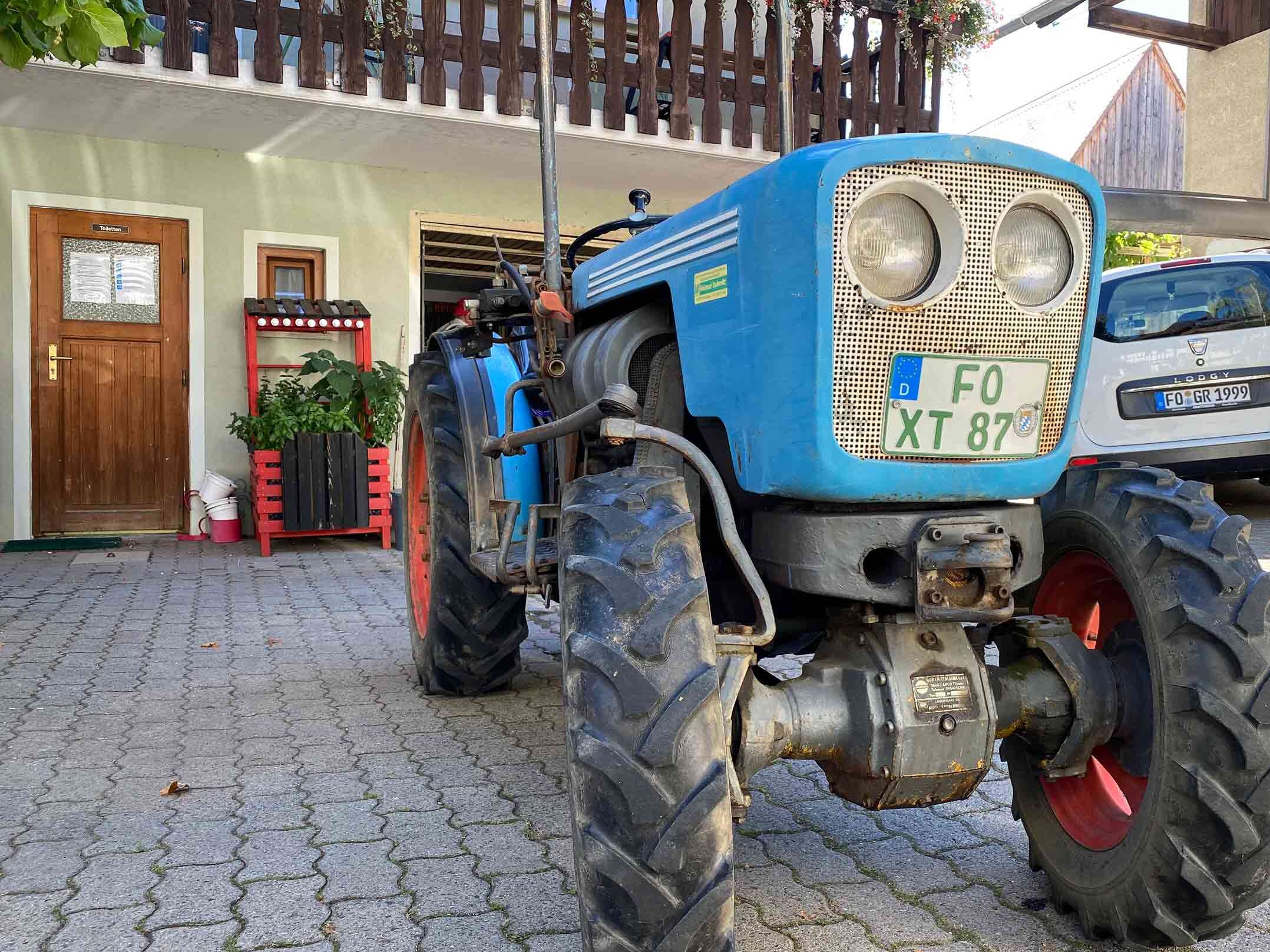 Auf dem Hof, Feld und im Garten umgeschaut  - Traktor