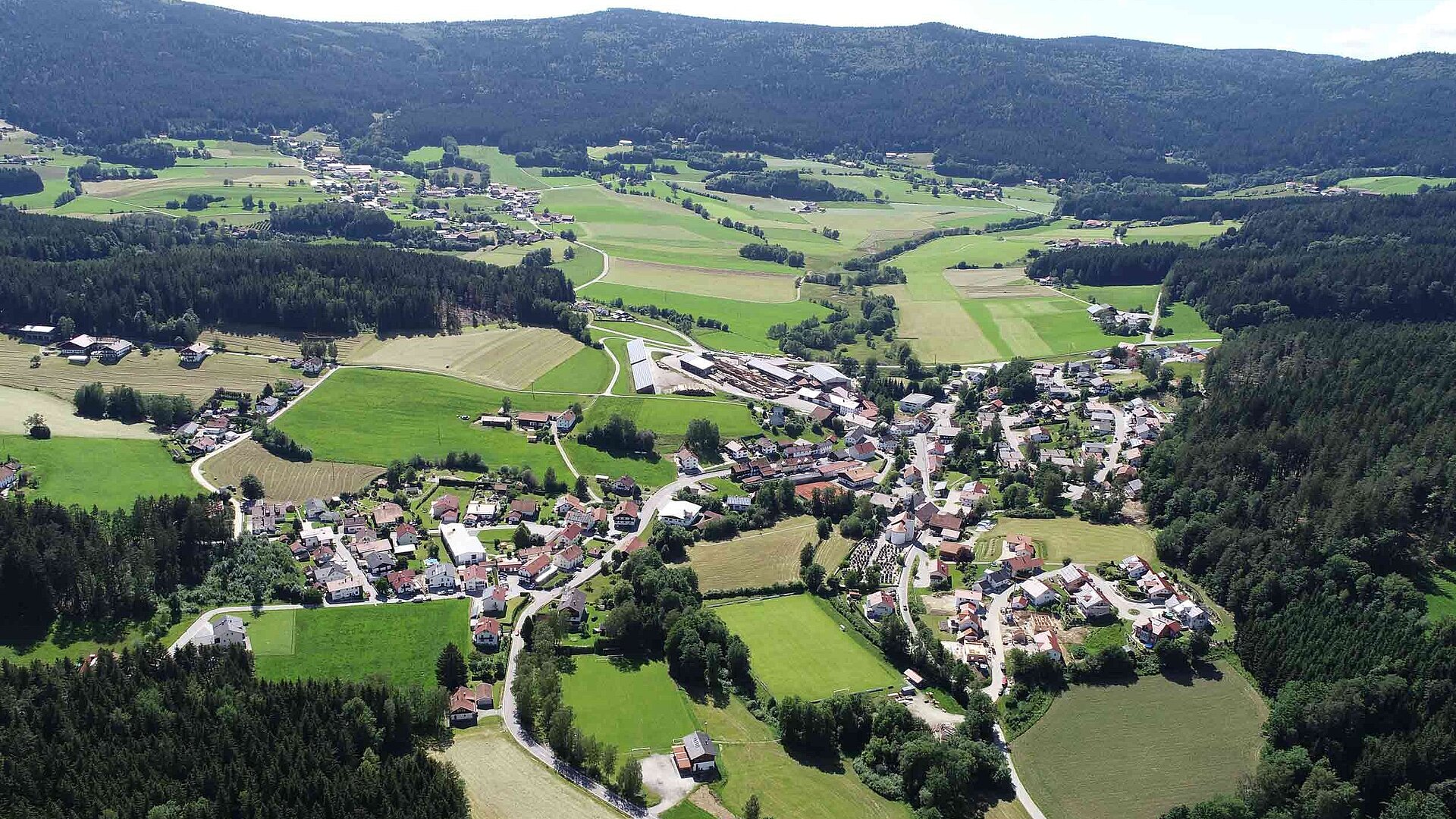Achslach im Bayerischen Wald - Luftbildaufnahme
