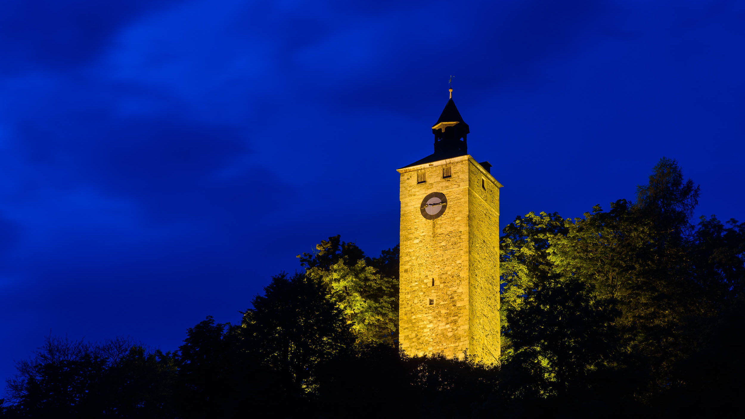 Bad Bernecker Schlossturm bei Nacht