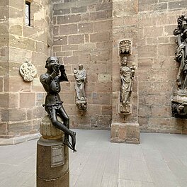 Bildergalerie Glanzstücke der Skulpturen - Brunnenhansel im Lichthof
