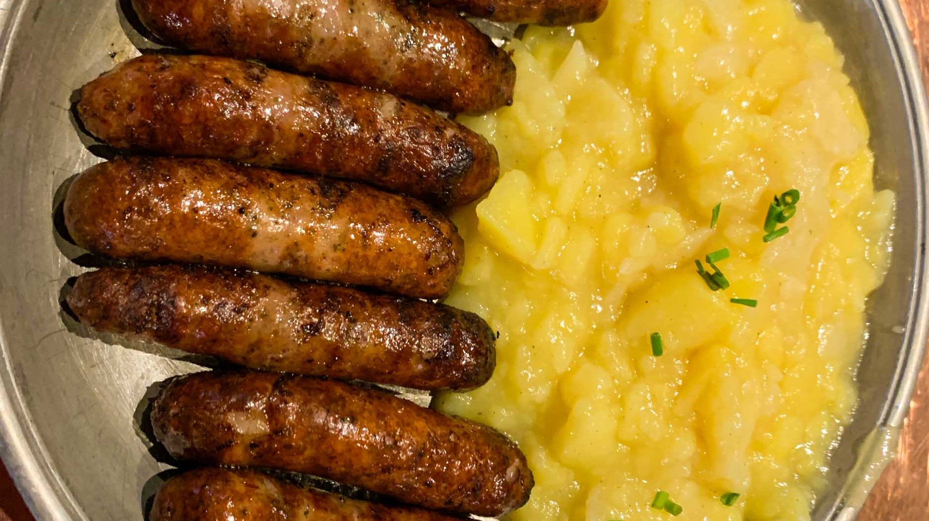 Fränkische Küche in Franken - Bratwürste mit Kartoffelsalat