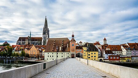 Wohntraum Regensburg: Welche Viertel zum Wohnen und Leben ideal sind Wohntraum Regensburg: Welche Viertel zum Wohnen und Leben ideal sind - Brücke in Regensburg
