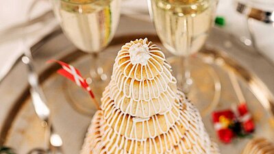 Kransekage - eine Art Marzipantorte Kransekage - eine Art Marzipantorte