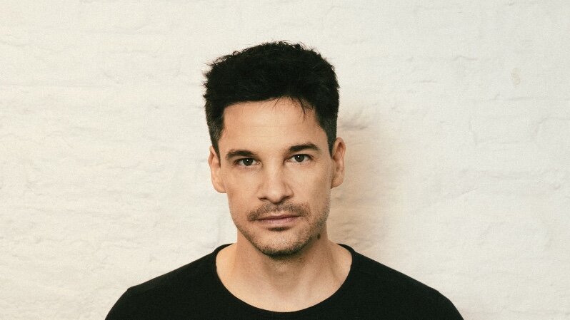 Comedian Alain Frei kommt mit seiner neuen Show JETZT!