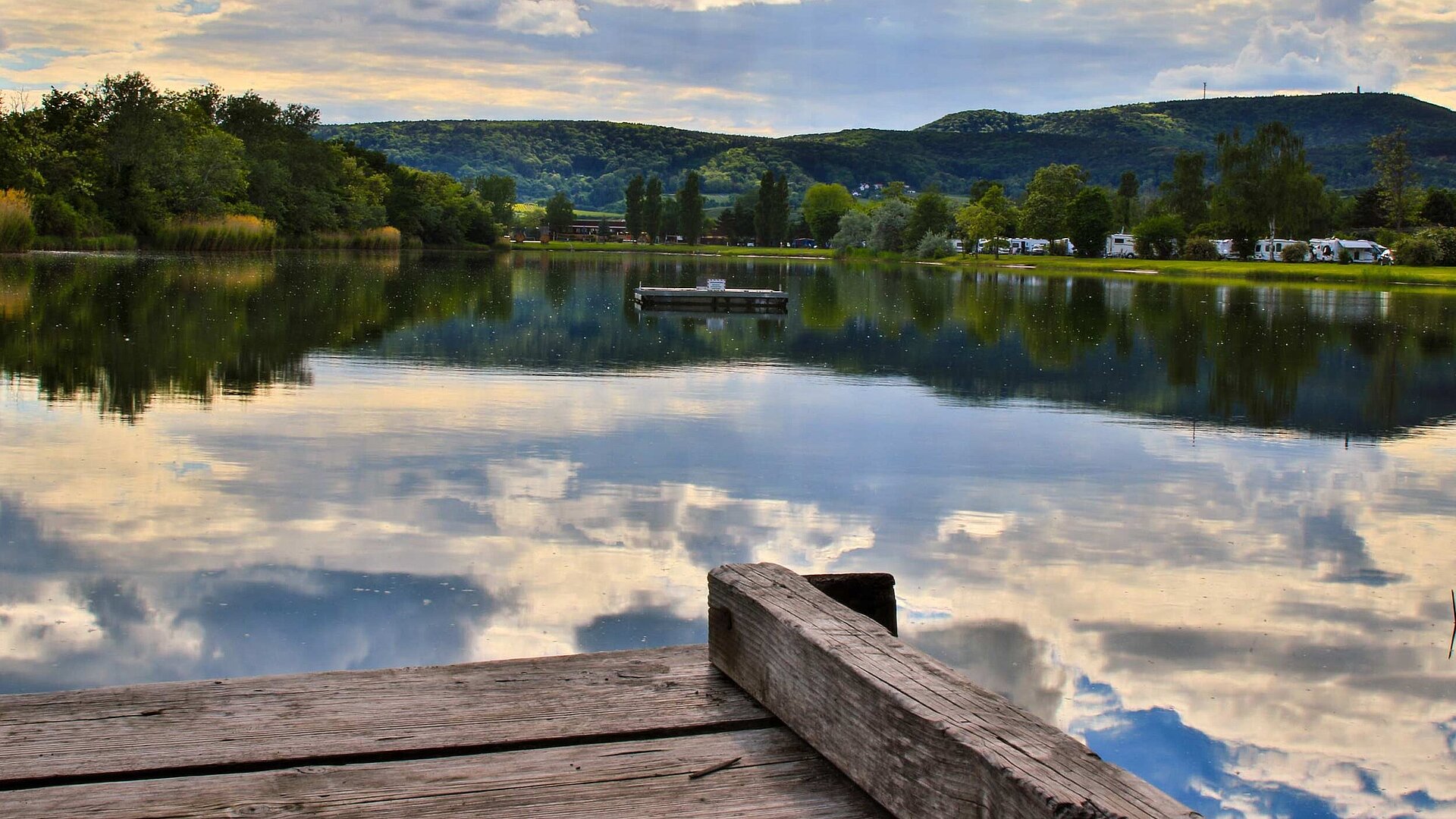 Die besten Campingplätze in Bayern: Entdecken Sie die Natur - Campingplatz am See