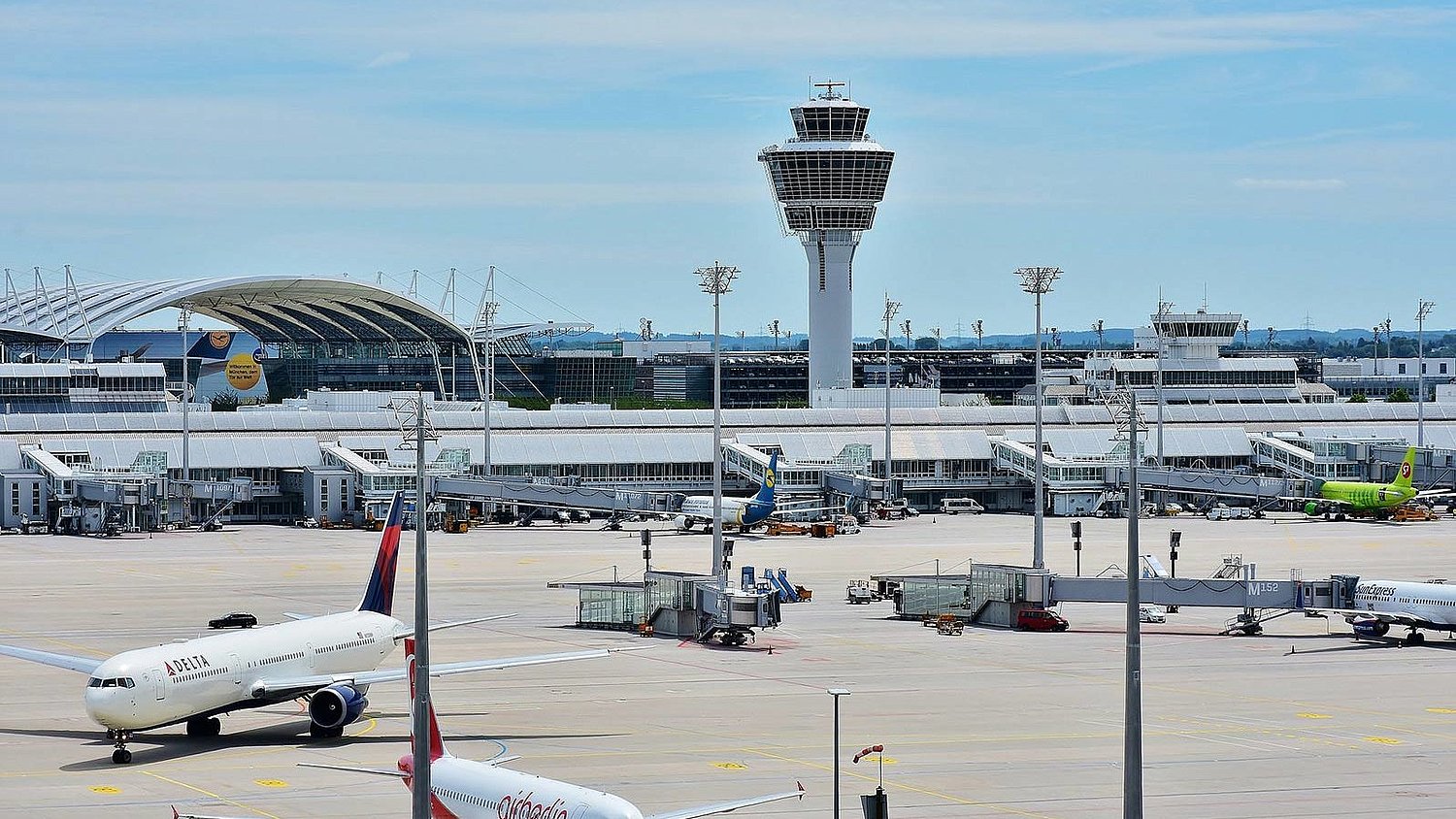Parken am Flughafen München – mit diesen Tipps einfach und günstig parken