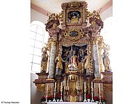 Sie sehe den Hauptaltar der Pfarrkirche St. Martin in Hohenmirsberg