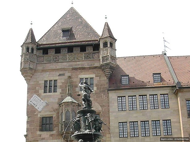 Hier sehen Sie das Nassauer Haus in Nürnberg