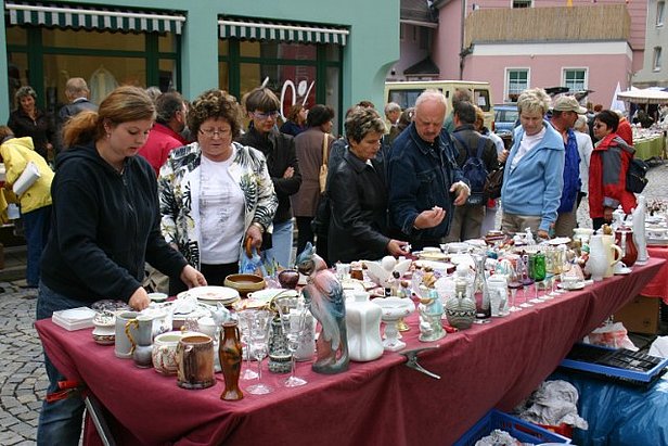 "Fest der Porzelliner" mit Europas größtem Porzellanflohmarkt in Selb