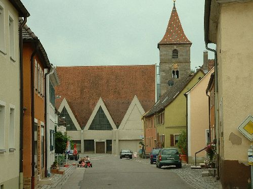 Altstadtstraße mit Blick auf die Pfarrkirche - Quelle: TI Ornbau
