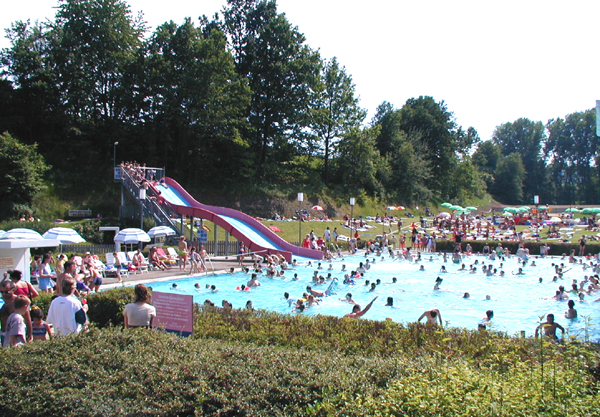 Schwimmbad in Erbendorf im Fichtelgebirge mit Breitrutsche